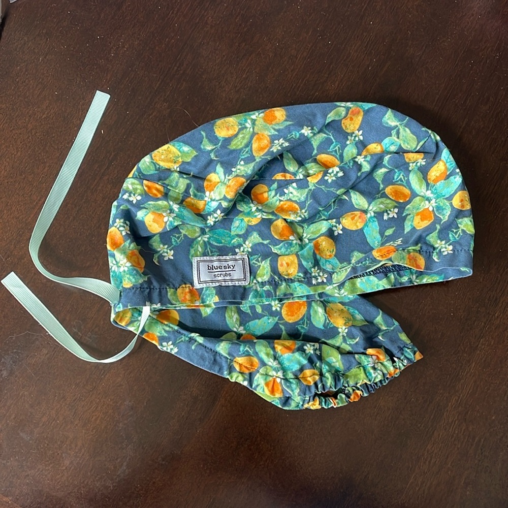 EUC Blue Sky pony lemon scrub hat